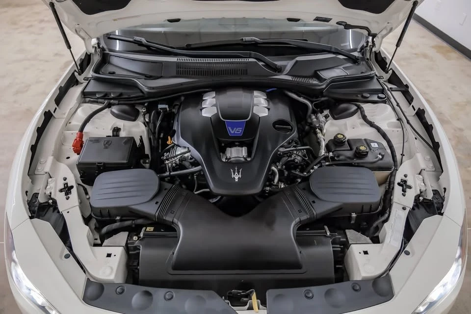 2018 Maserati Ghibli 3rd Gen - Image 14 of 17