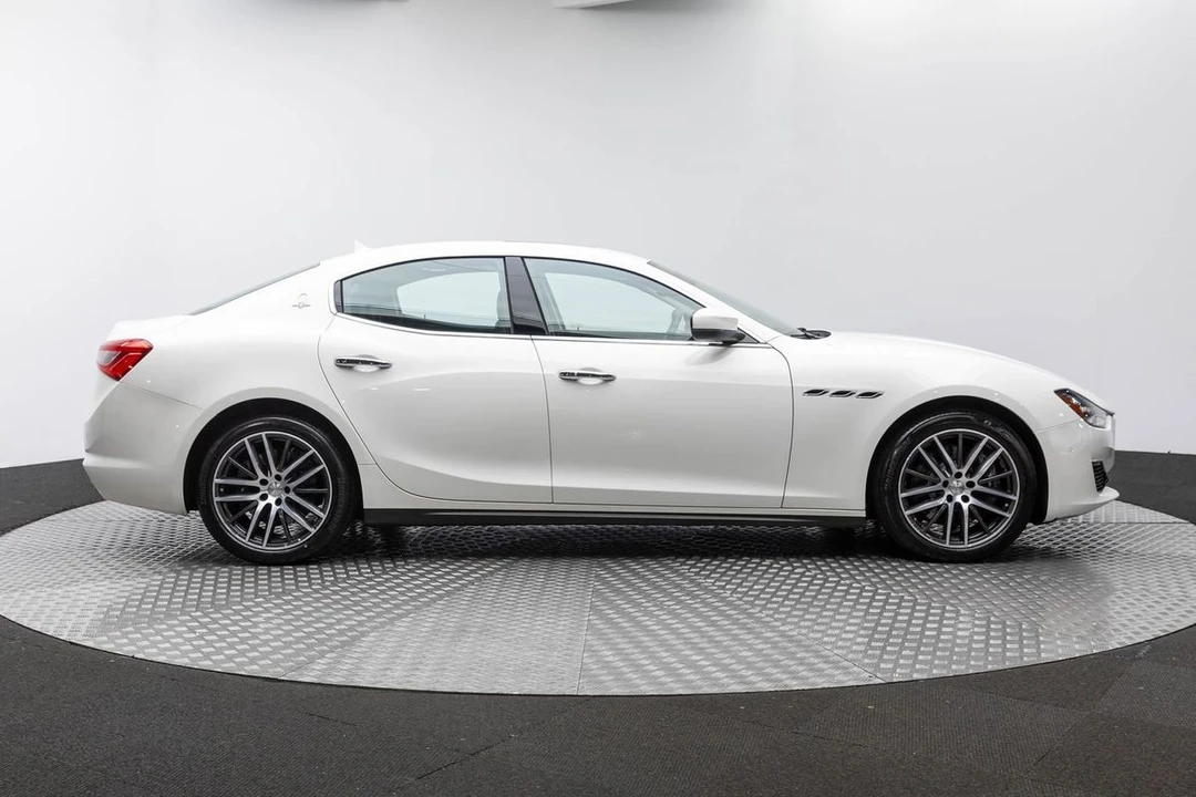 2018 Maserati Ghibli 3rd Gen - Image 9 of 12