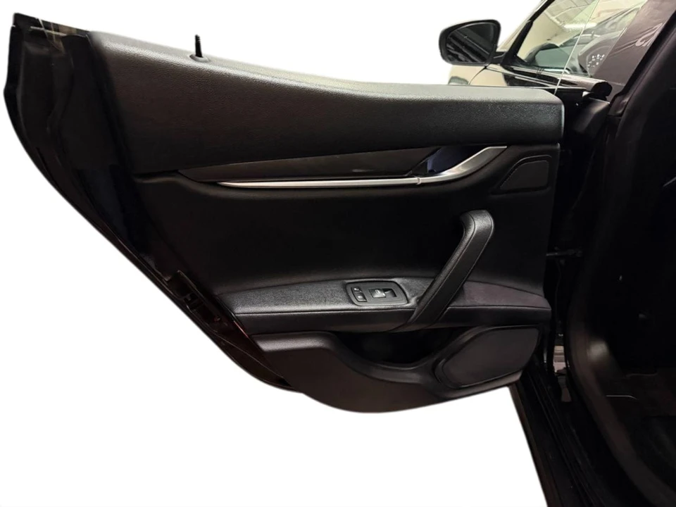 2018 Maserati Ghibli - Image 14 of 26