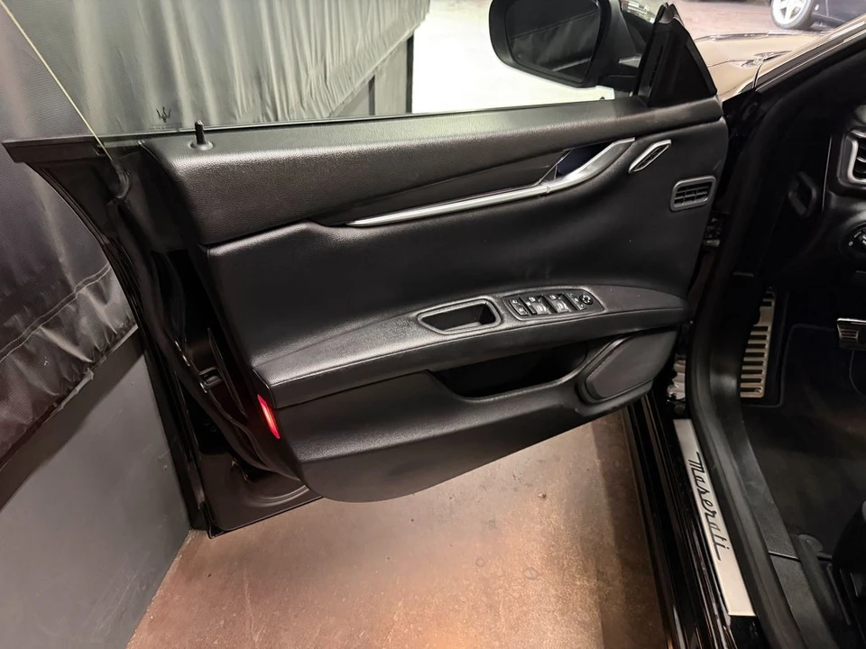 2018 Maserati Ghibli 3rd Gen - Image 19 of 21