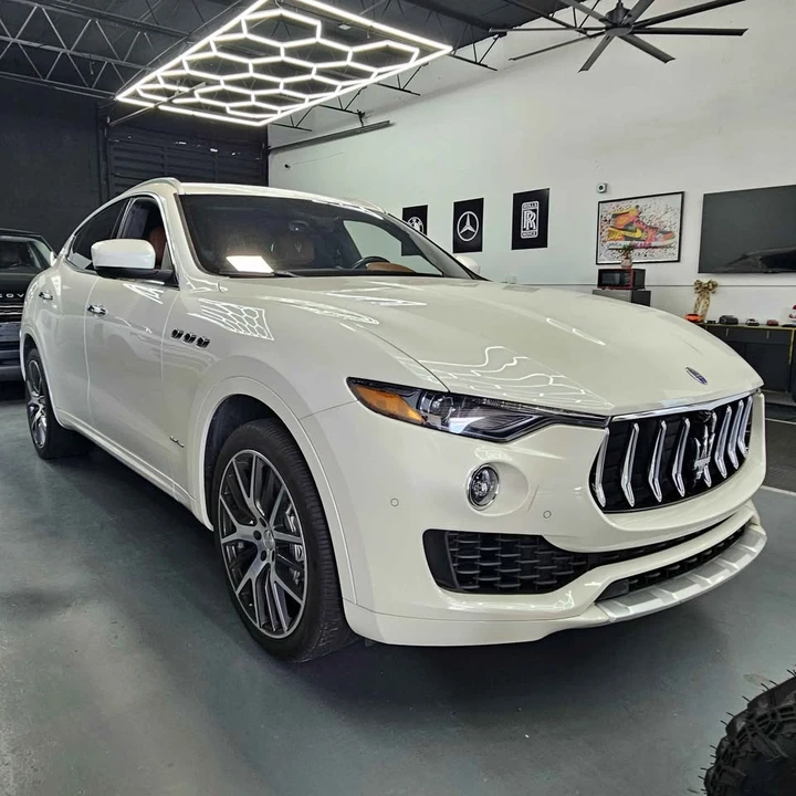 2018 Maserati Levante - Image 2 of 15