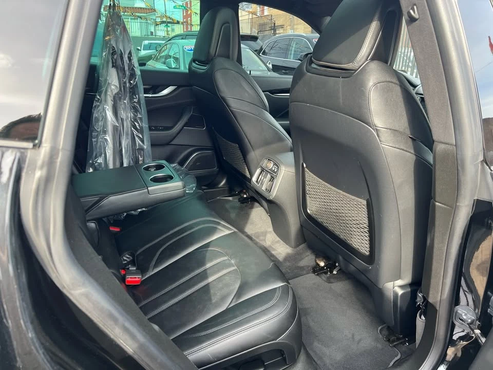 2018 Maserati Levante - Image 8 of 18