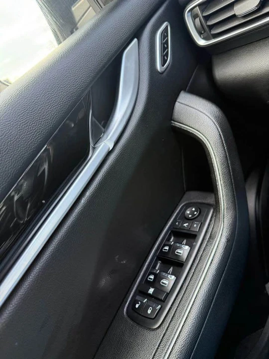 2018 Maserati Levante - Image 16 of 19