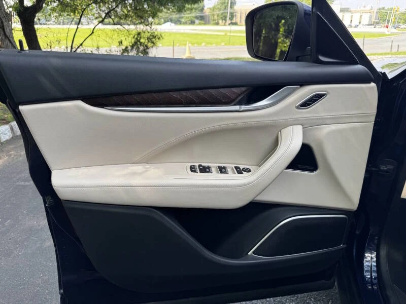 2018 Maserati Levante - Image 25 of 31