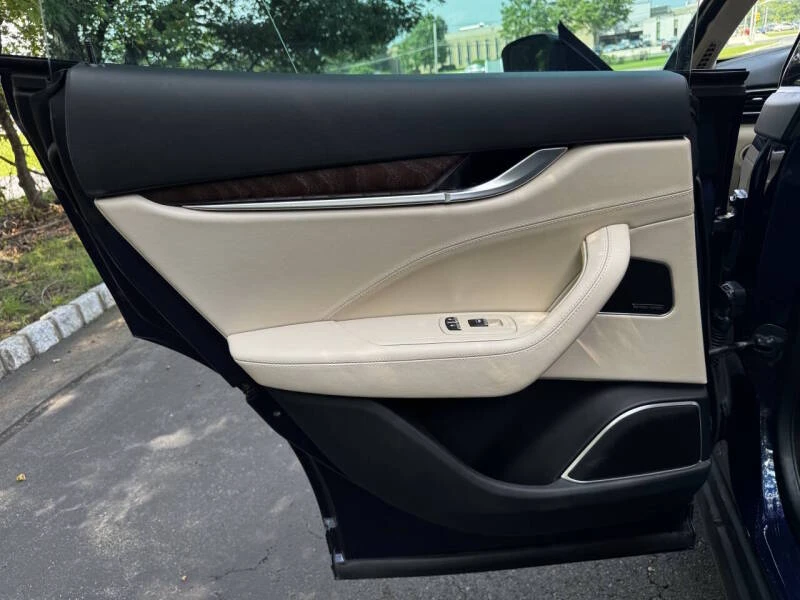 2018 Maserati Levante - Image 21 of 31