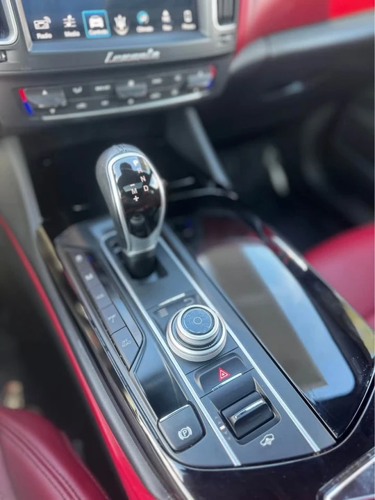 2018 Maserati Levante - Image 13 of 20