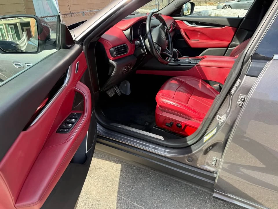 2018 Maserati Levante - Image 9 of 16