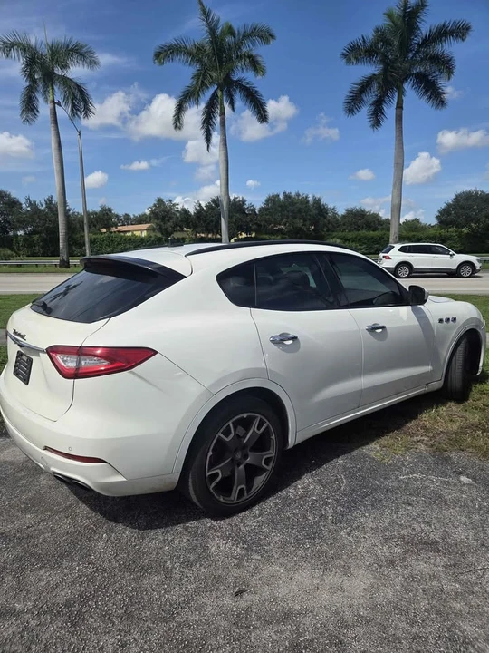2018 Maserati Levante - Image 2 of 11