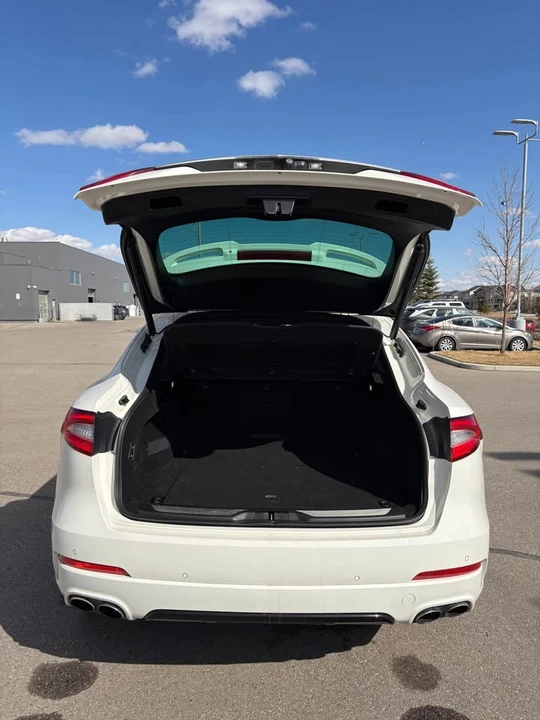 2018 Maserati Levante - Image 7 of 19