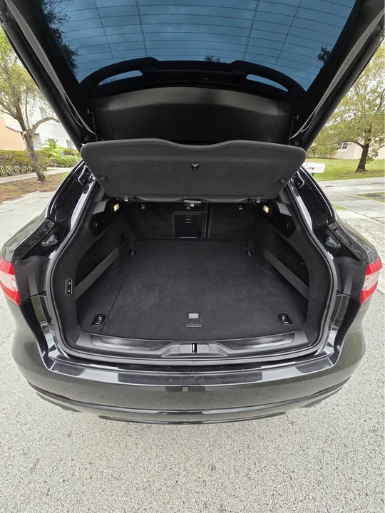 2018 Maserati Levante - Image 8 of 18