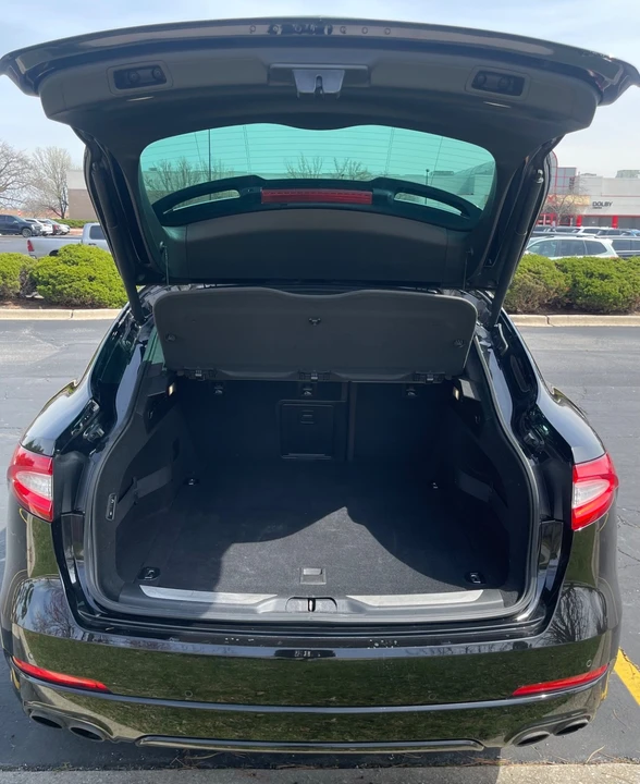 2018 Maserati Levante - Image 8 of 18