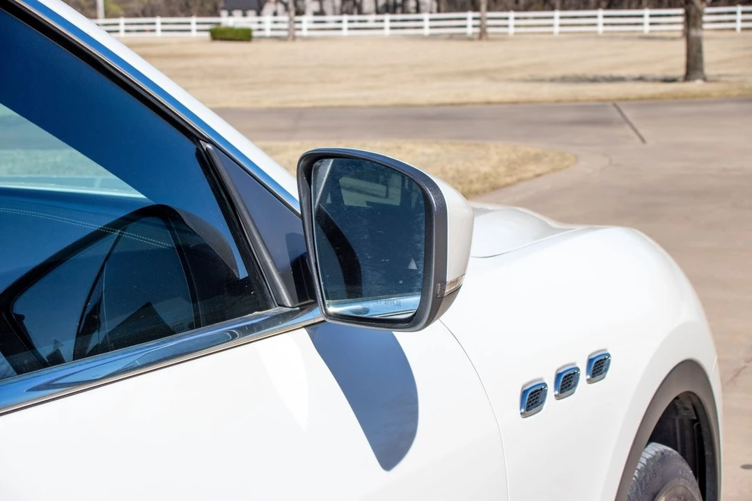 2018 Maserati Levante - Image 5 of 21