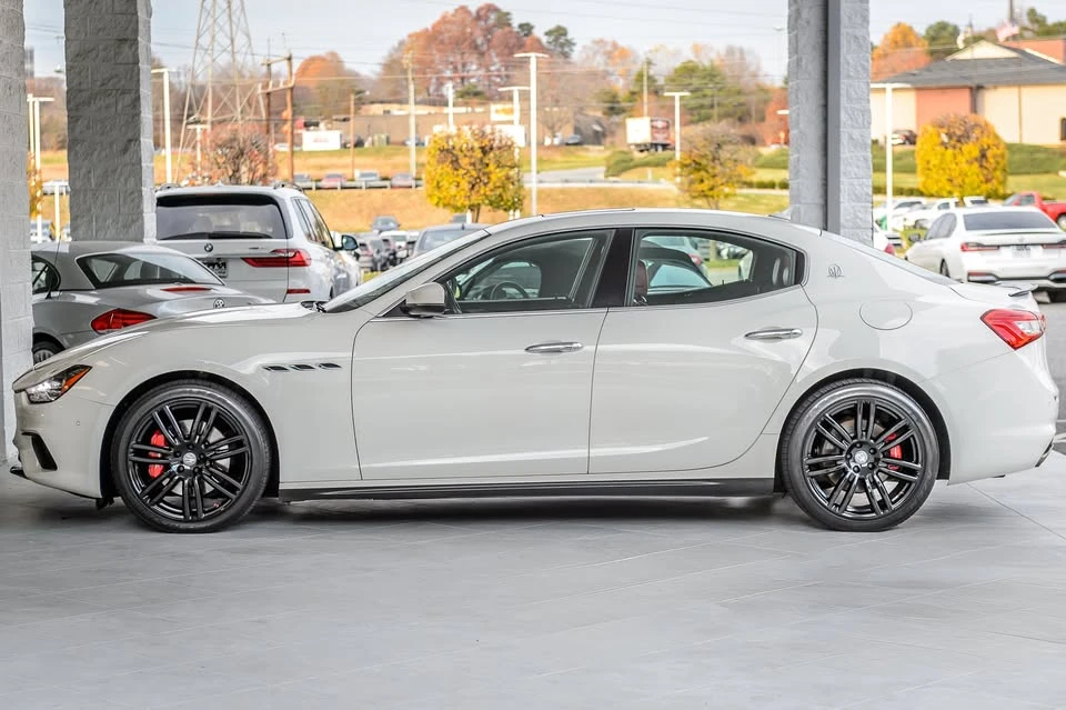 2018 Maserati Ghibli 3rd Gen - Image 17 of 19