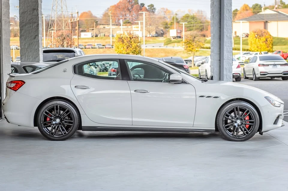 2018 Maserati Ghibli 3rd Gen - Image 17 of 20