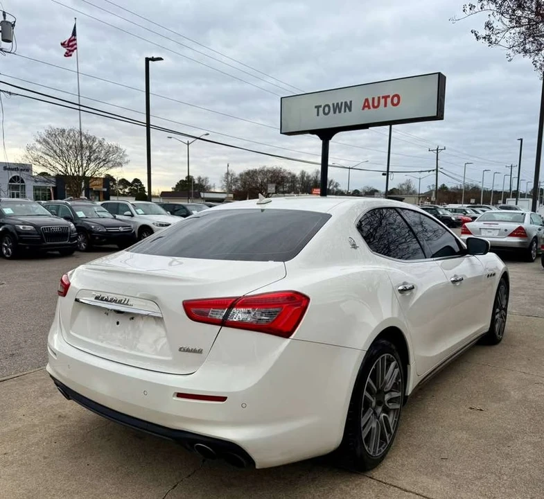 2018 Maserati Ghibli 3rd Gen - Image 15 of 19