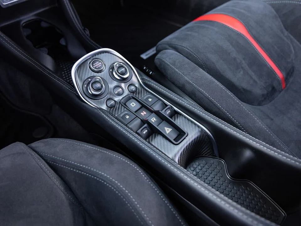 2018 McLaren 570GT - Image 14 of 30