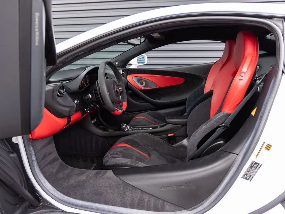 2018 McLaren 570GT - Image 21 of 30
