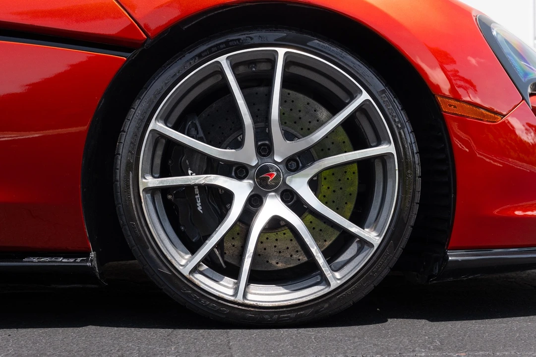2018 McLaren 570GT - Image 9 of 31