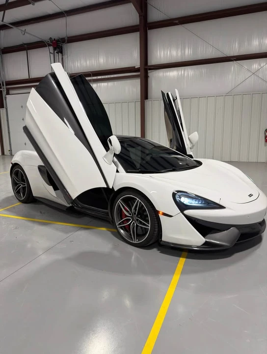 2018 McLaren 570GT - Image 2 of 16