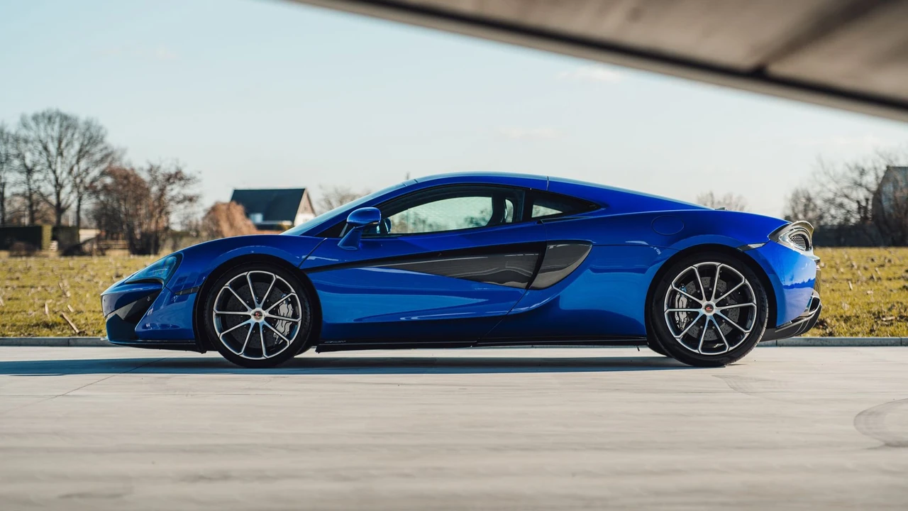 2018 McLaren 570GT - Image 21 of 31