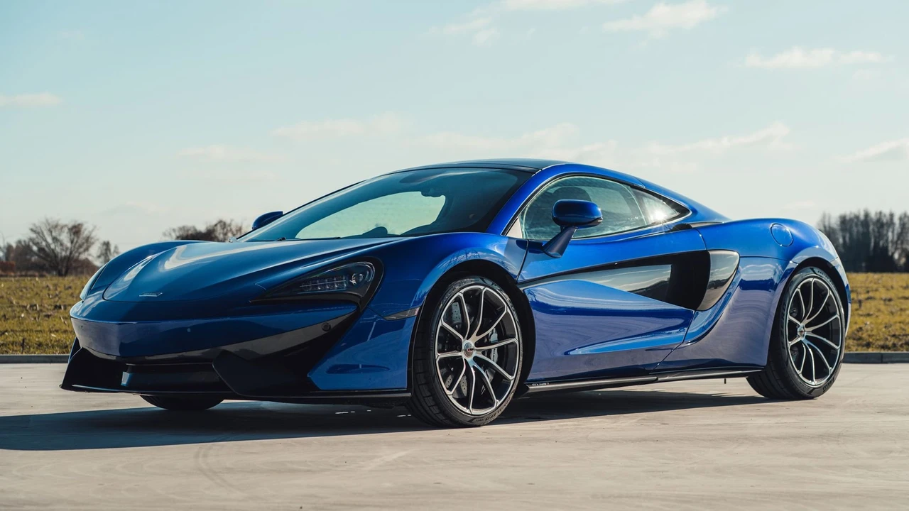 2018 McLaren 570GT - Image 10 of 31