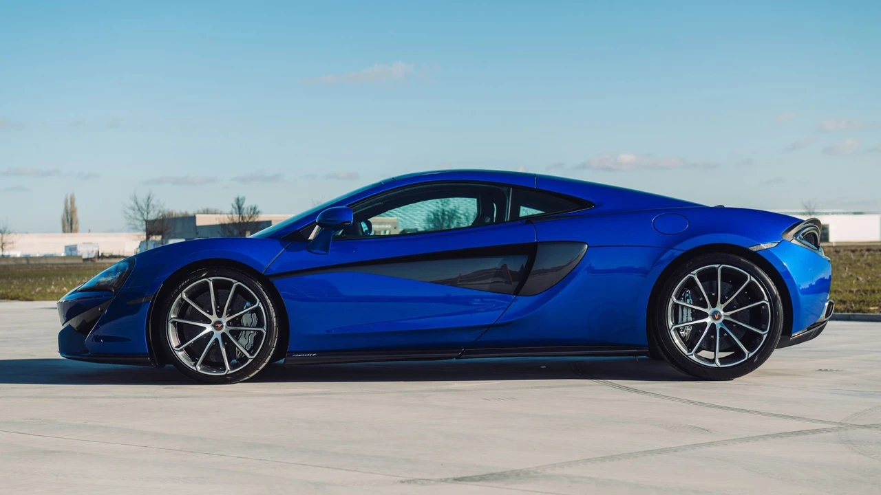 2018 McLaren 570GT - Image 3 of 31