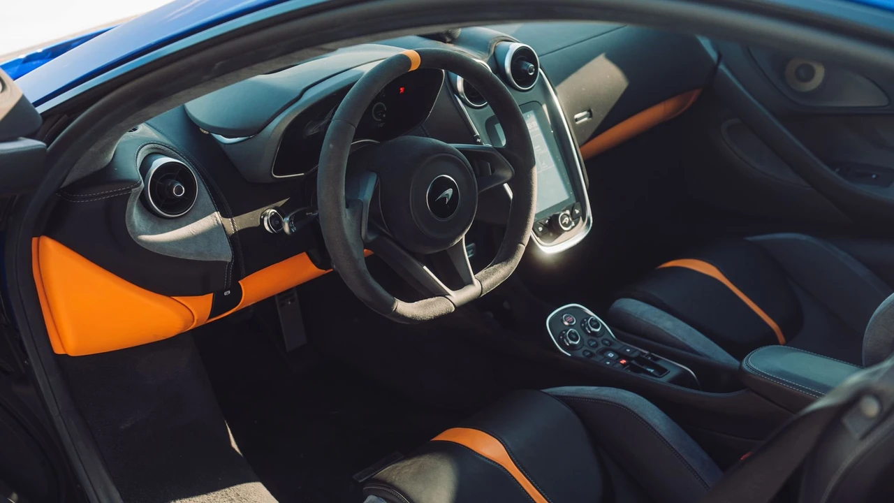 2018 McLaren 570GT - Image 5 of 31