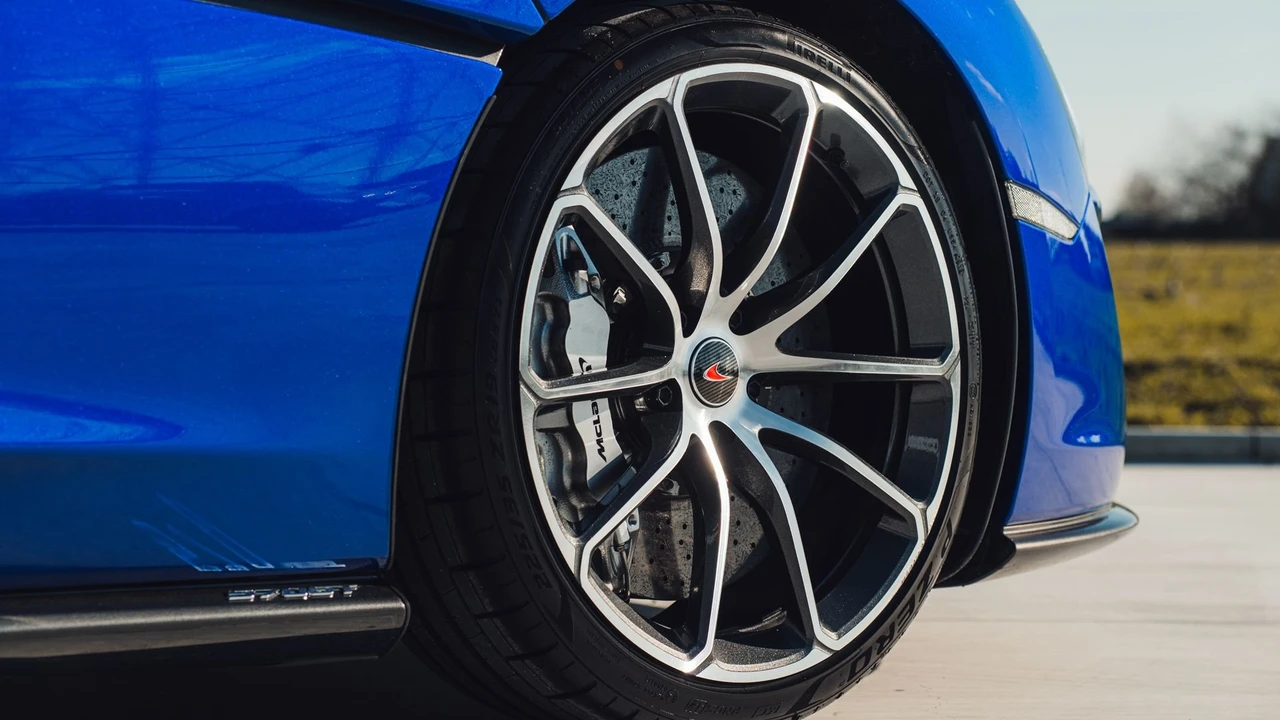 2018 McLaren 570GT - Image 26 of 31