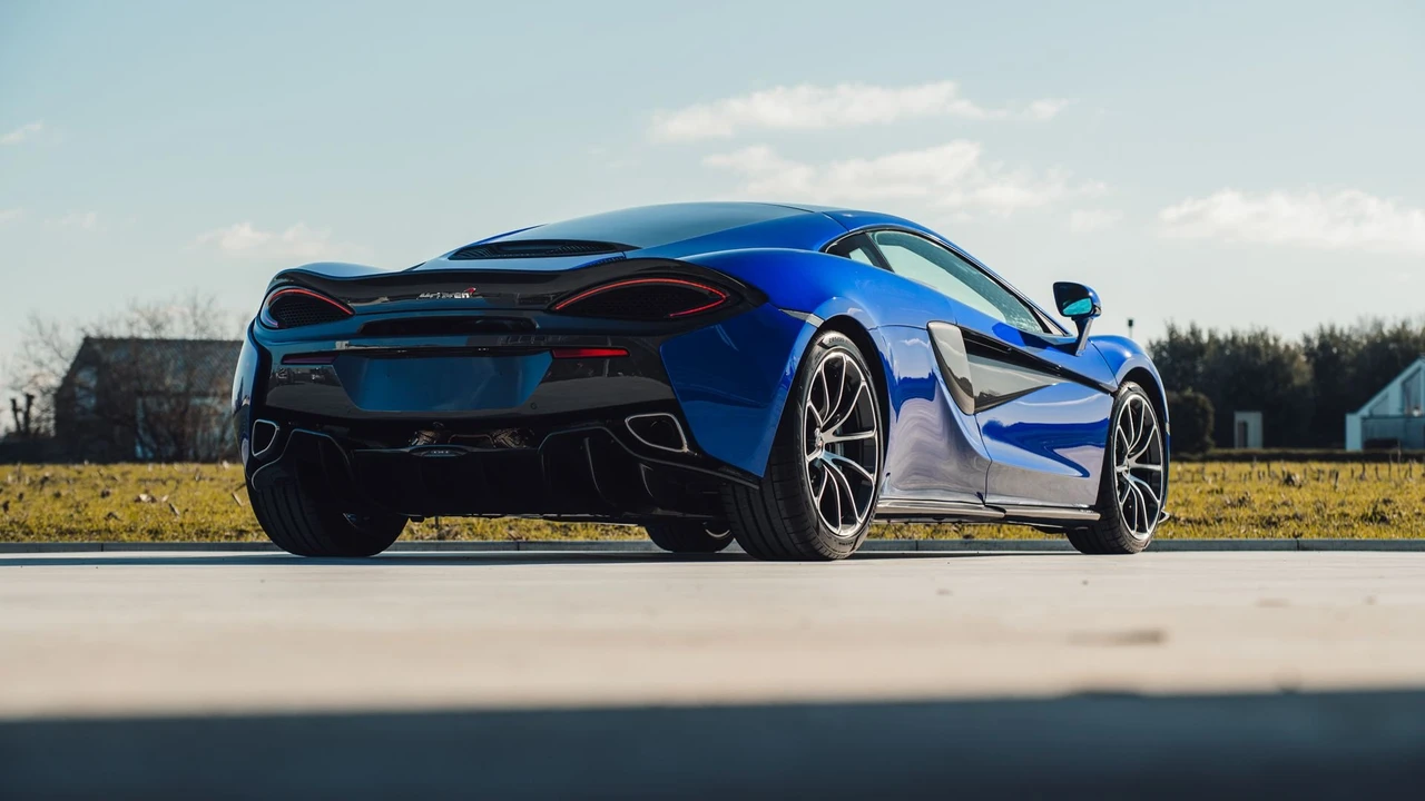 2018 McLaren 570GT - Image 25 of 31