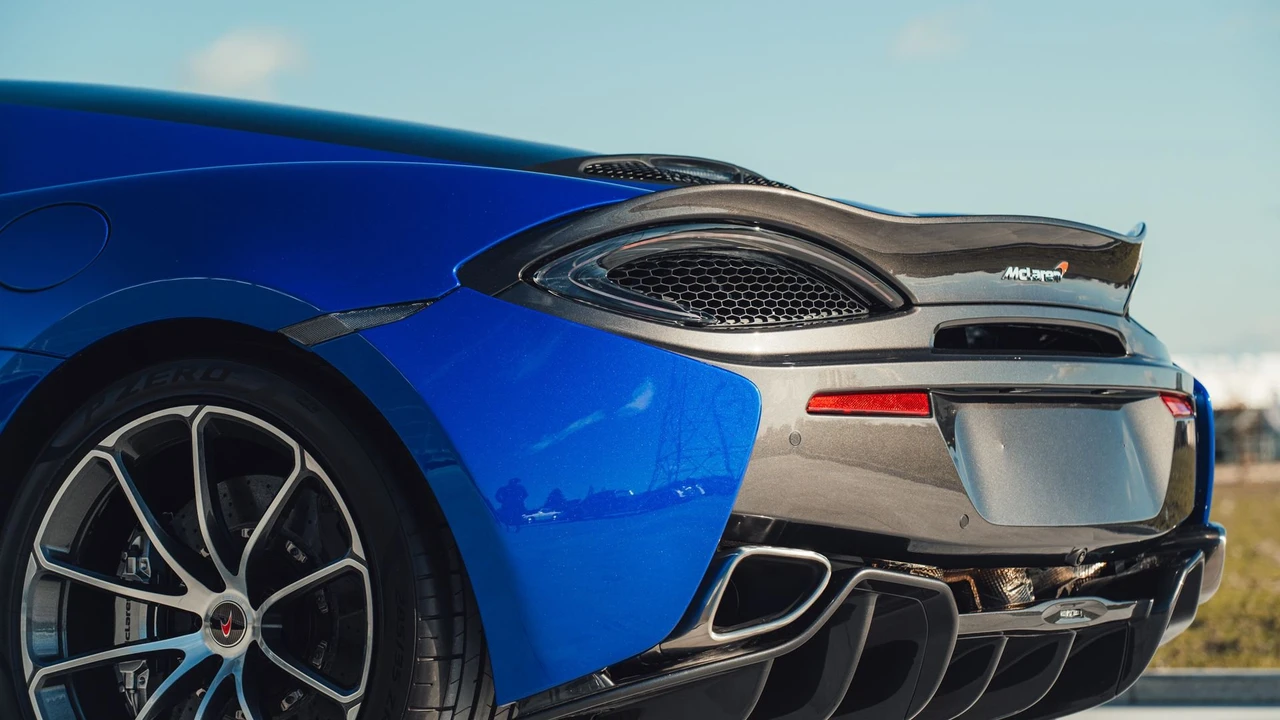 2018 McLaren 570GT - Image 16 of 31