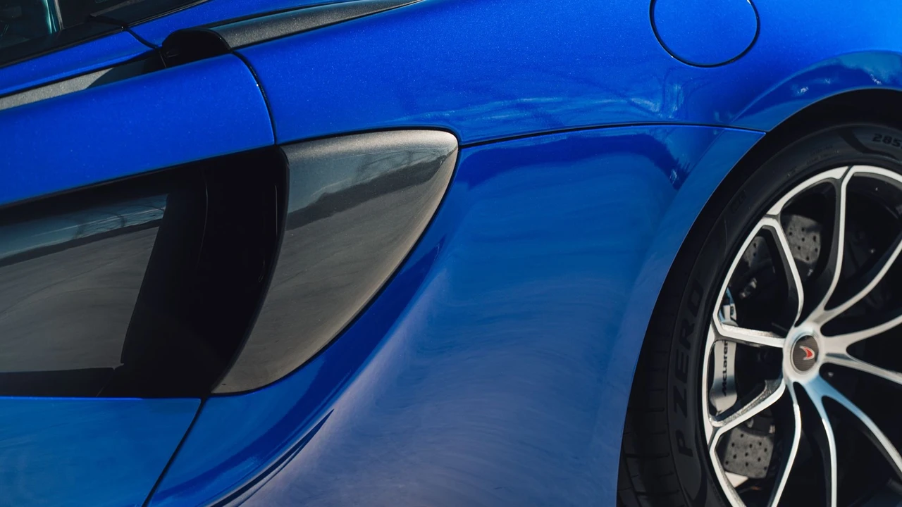 2018 McLaren 570GT - Image 13 of 31
