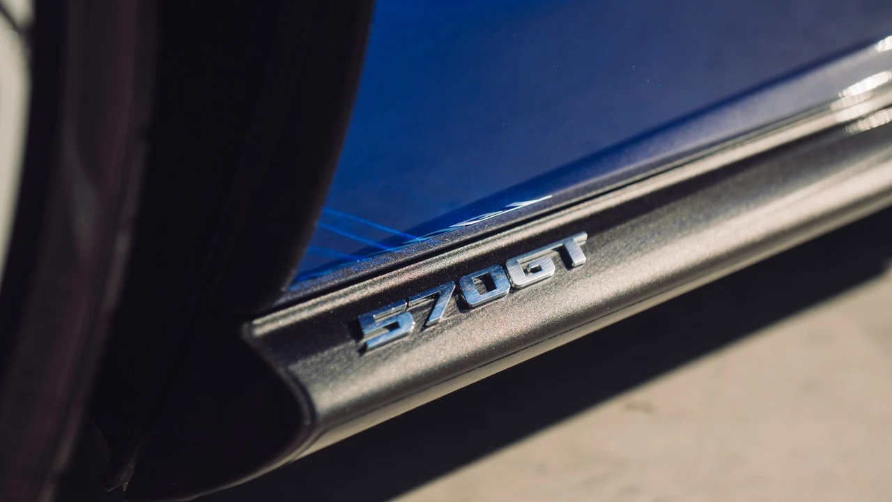 2018 McLaren 570GT - Image 11 of 31