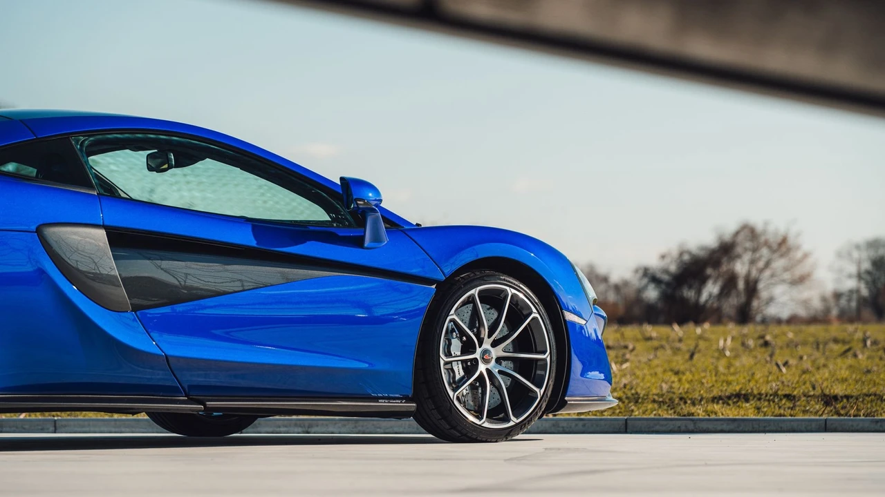 2018 McLaren 570GT - Image 24 of 31