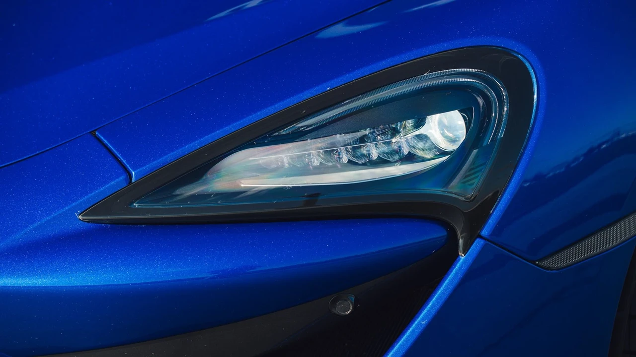 2018 McLaren 570GT - Image 28 of 31