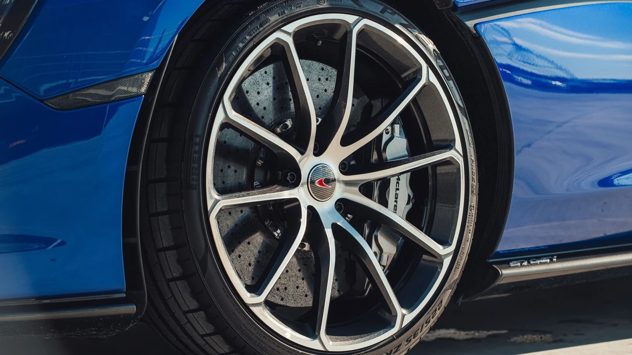 2018 McLaren 570GT - Image 9 of 31