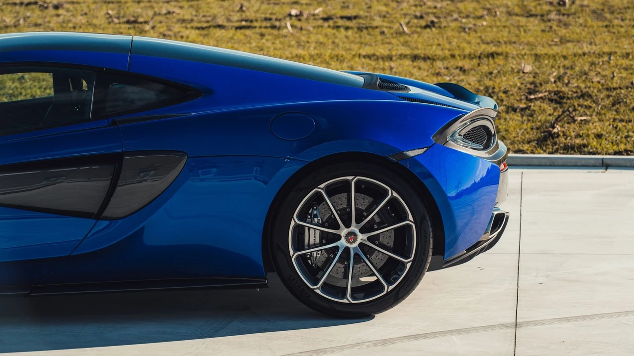 2018 McLaren 570GT - Image 15 of 31