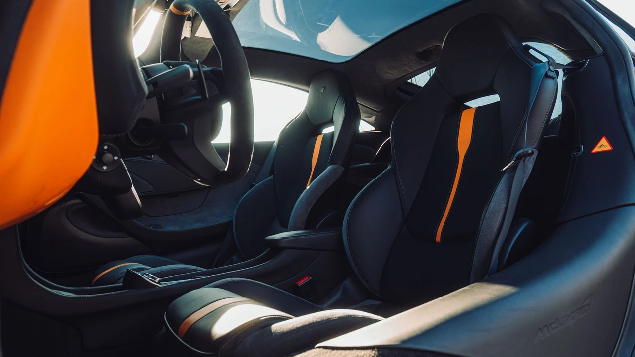 2018 McLaren 570GT - Image 7 of 31