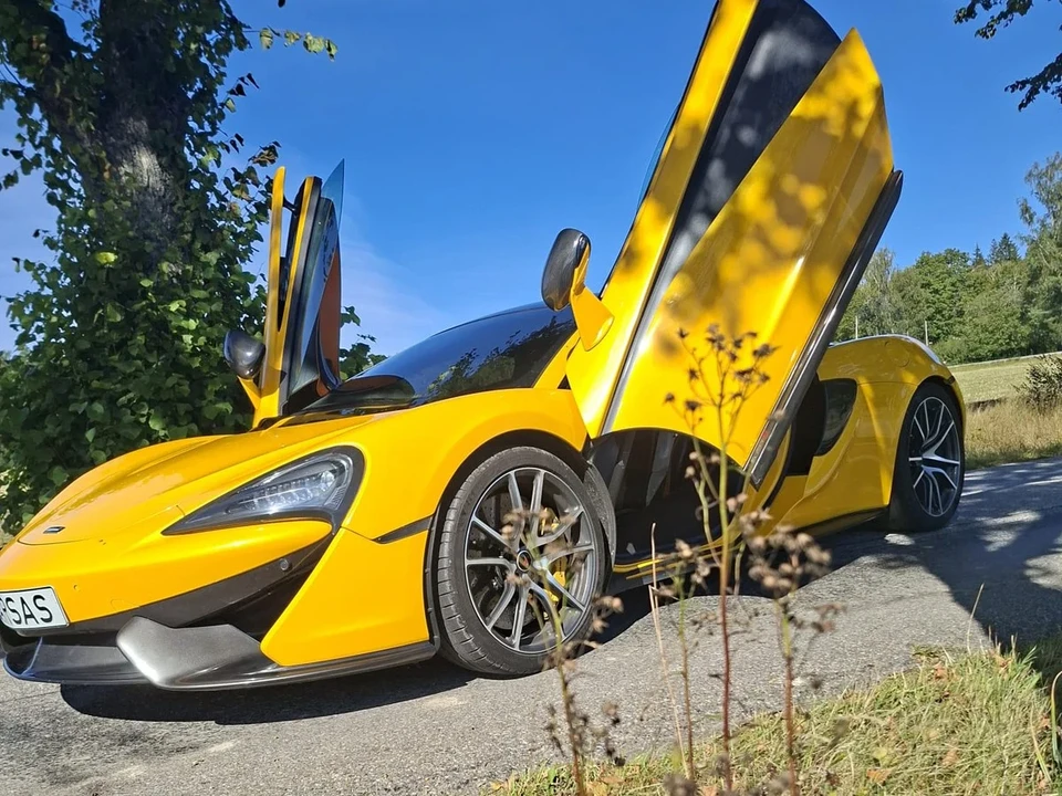 2018 McLaren 570S - Image 15 of 30