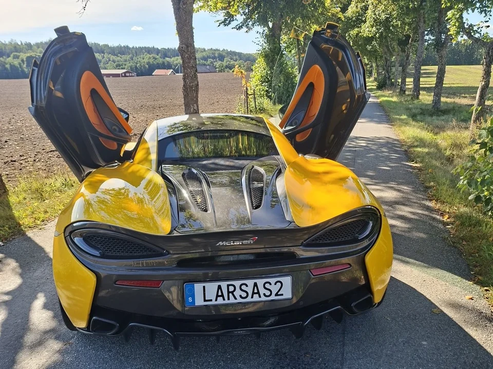 2018 McLaren 570S - Image 16 of 30