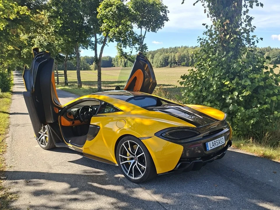 2018 McLaren 570S - Image 17 of 30