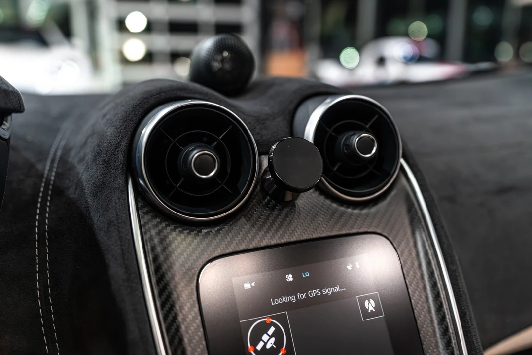 2018 McLaren 570S Spider - Image 17 of 31