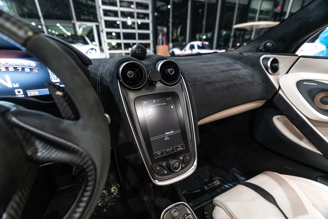 2018 McLaren 570S Spider - Image 15 of 31