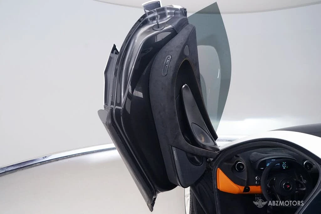 2018 McLaren 570S - Image 11 of 30