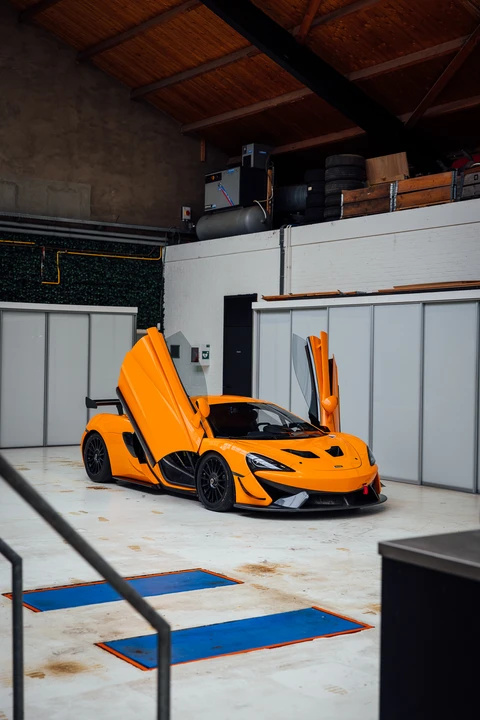 2016 McLaren 570S - Image 16 of 31