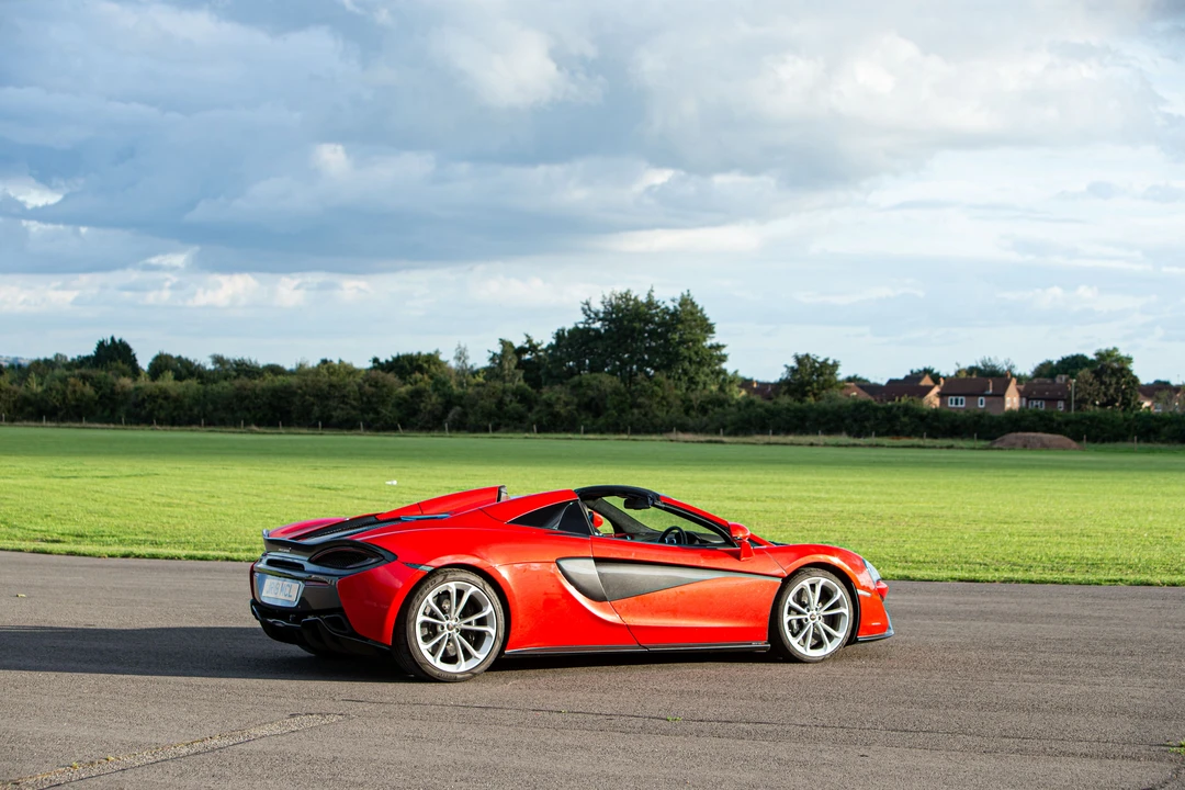 2018 McLaren 570S Spider - Image 11 of 25