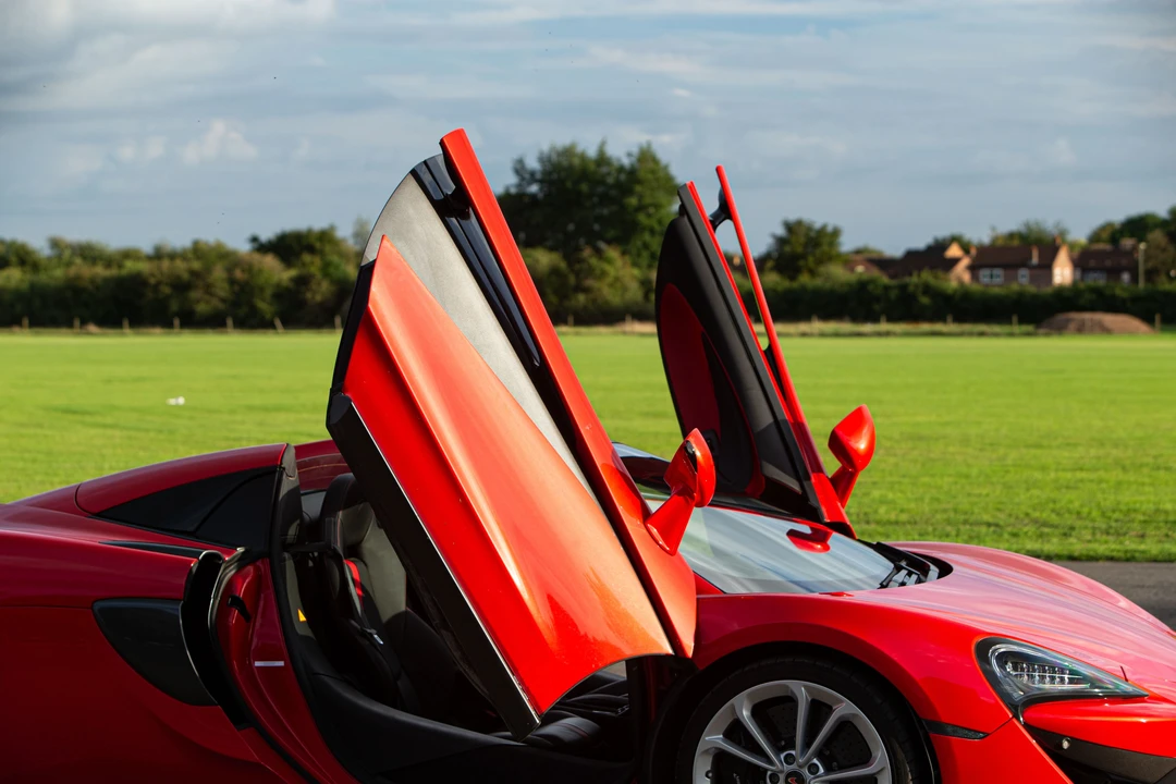 2018 McLaren 570S Spider - Image 8 of 25
