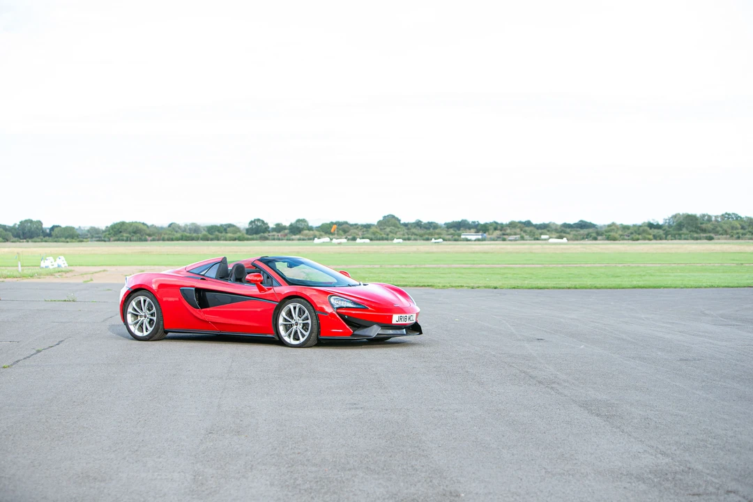 2018 McLaren 570S Spider - Image 17 of 25