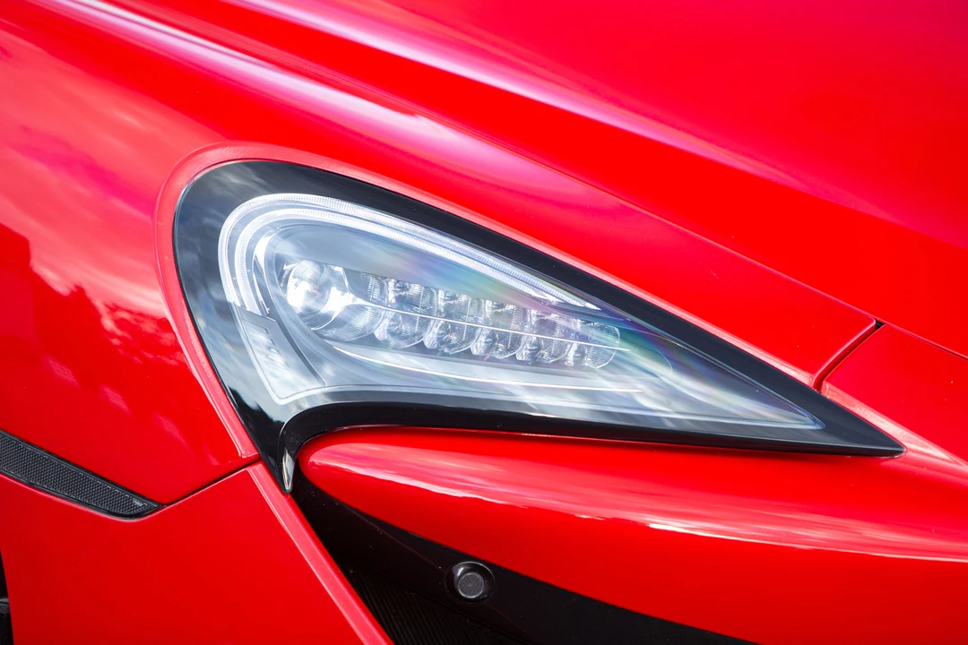 2018 McLaren 570S Spider - Image 15 of 25