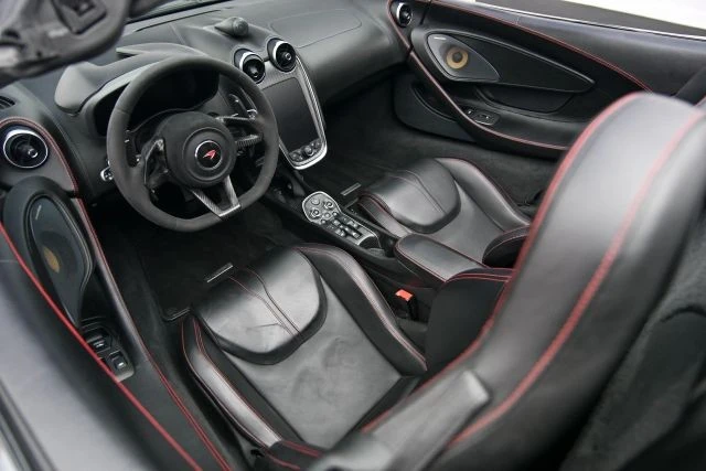 2018 McLaren 570S Spider - Image 2 of 31