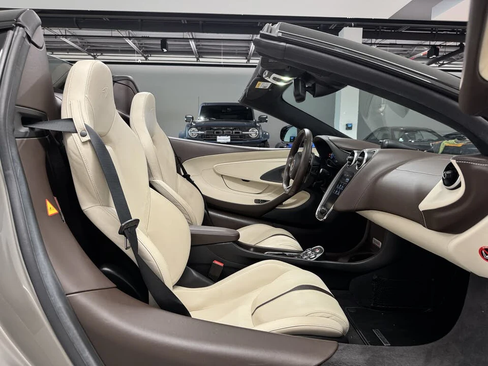 2018 McLaren 570S Spider - Image 14 of 21